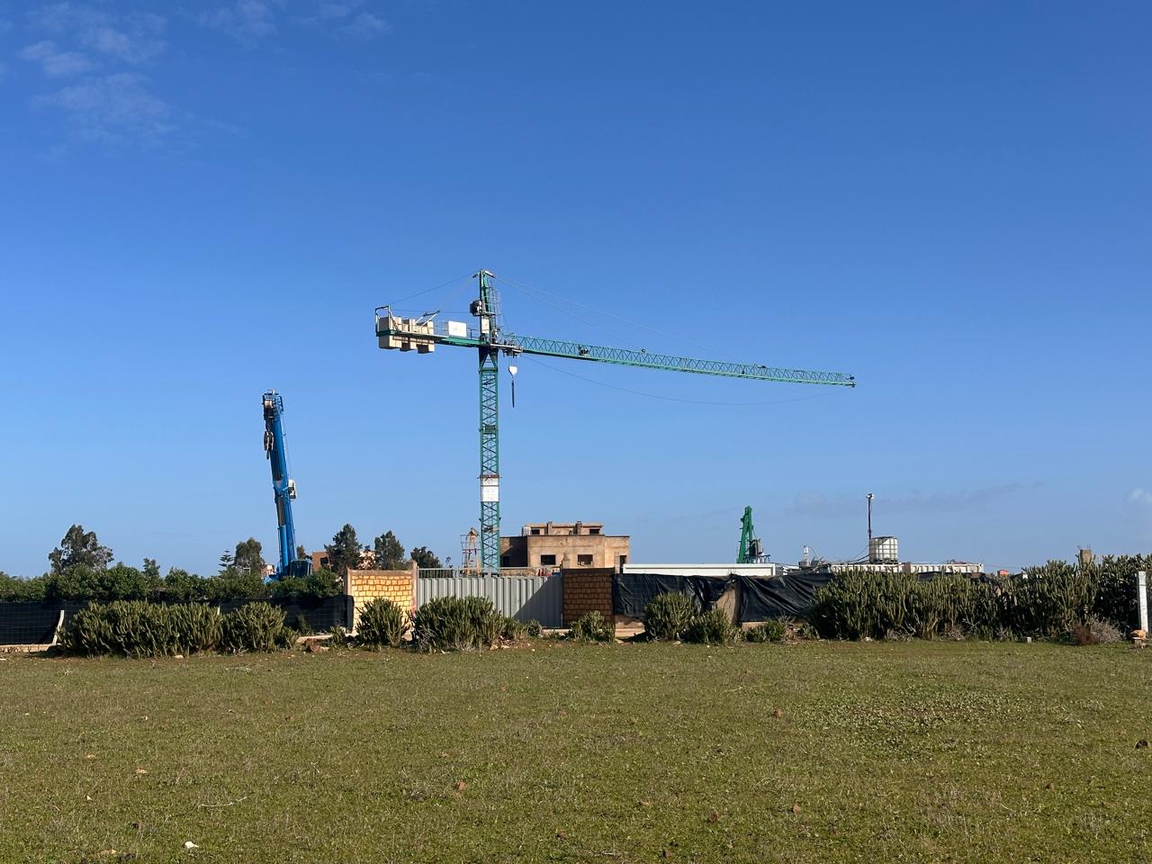 Installation de grue à tour par SM Grue au Maroc